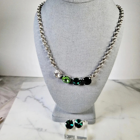 Green Crystal Necklace Earrings Set Silvertone Rolo Chain Adjustable Riv… - Picture 2 of 12